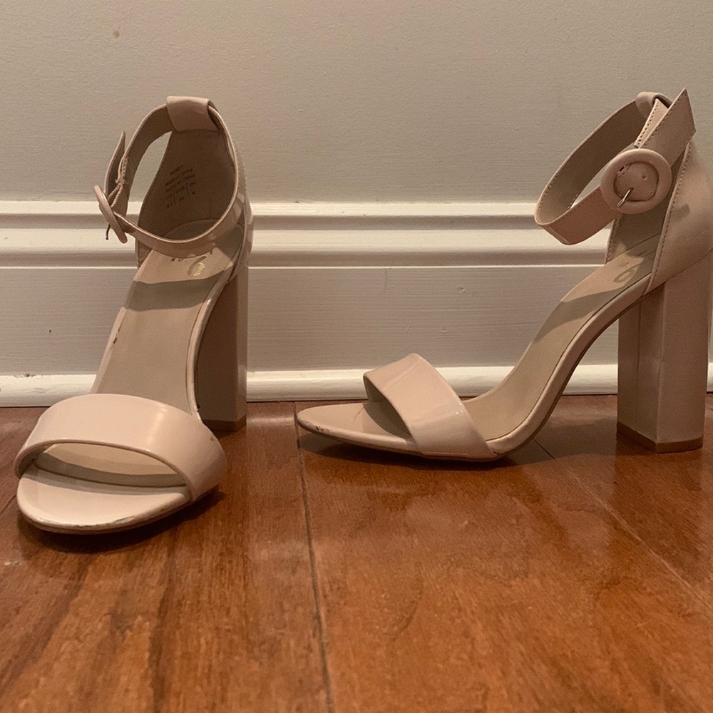 MIX  NO. 6 nude block heels size 8.5. About 5 in heel size